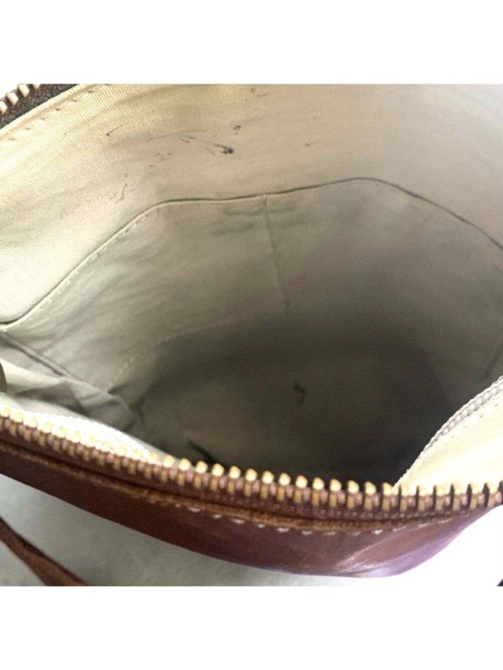 Roots Tan Leather Crossbody Purse With Adjustable Strap & Zipper Pockets - Picture 6 of 9